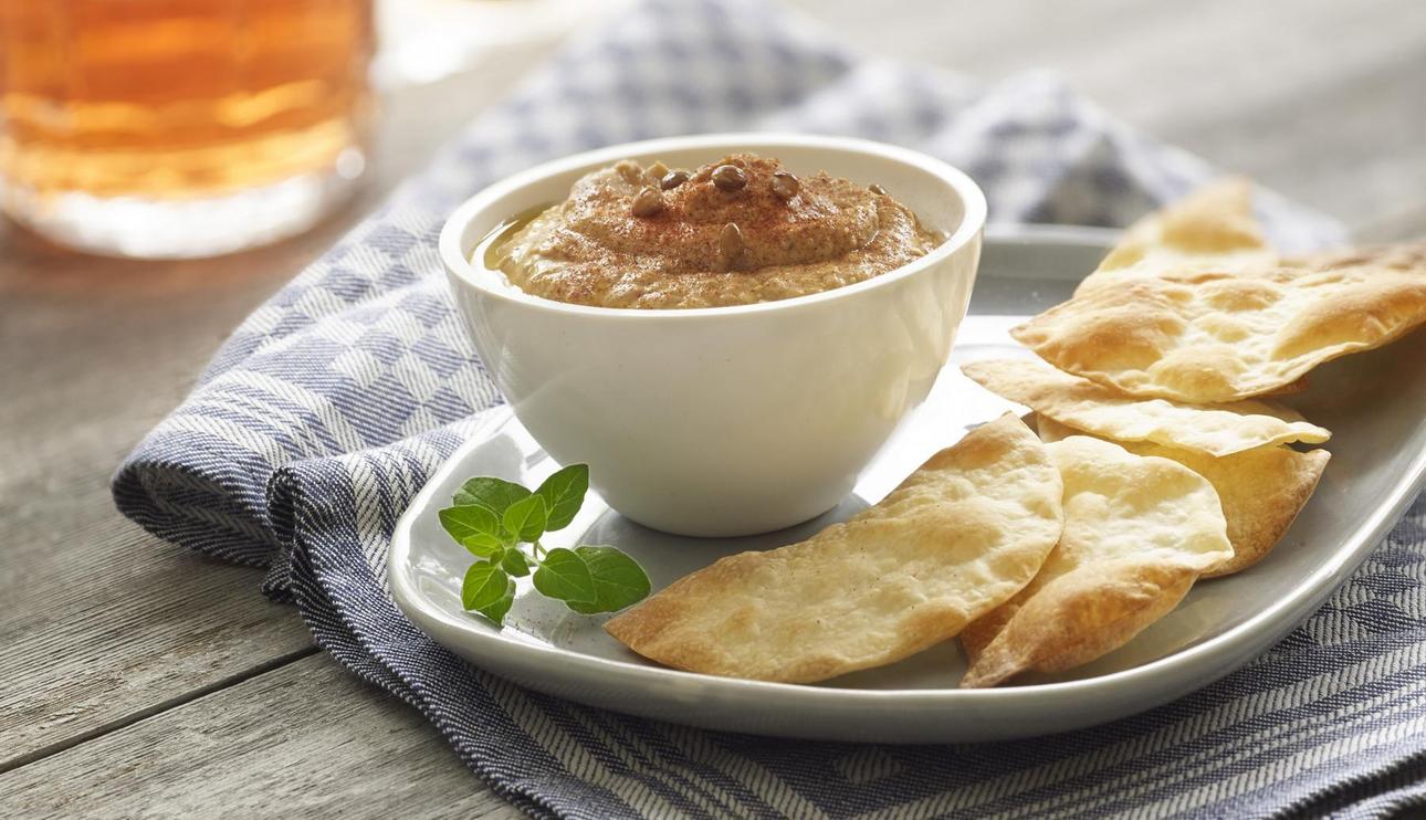 Hummus de lentejas con ricota y tomate
