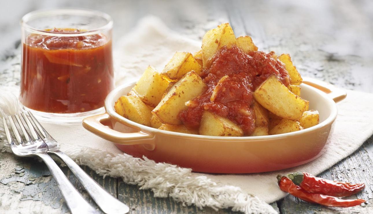 Patatas bravas caseras