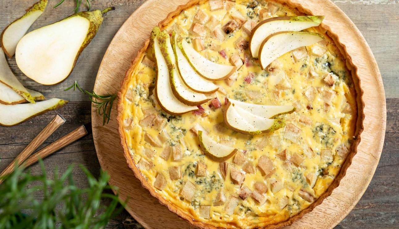 Quiche de jamón, roquefort y pera