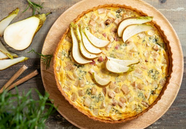 Quiche de jamón, roquefort y pera