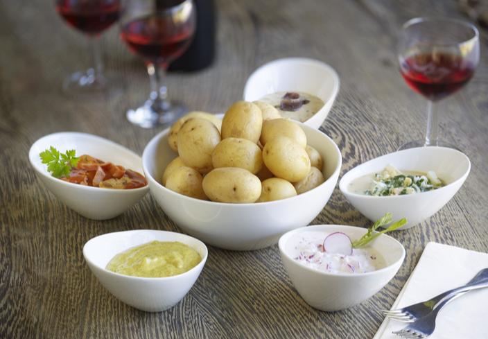 Bol de patatas con 5 salsas