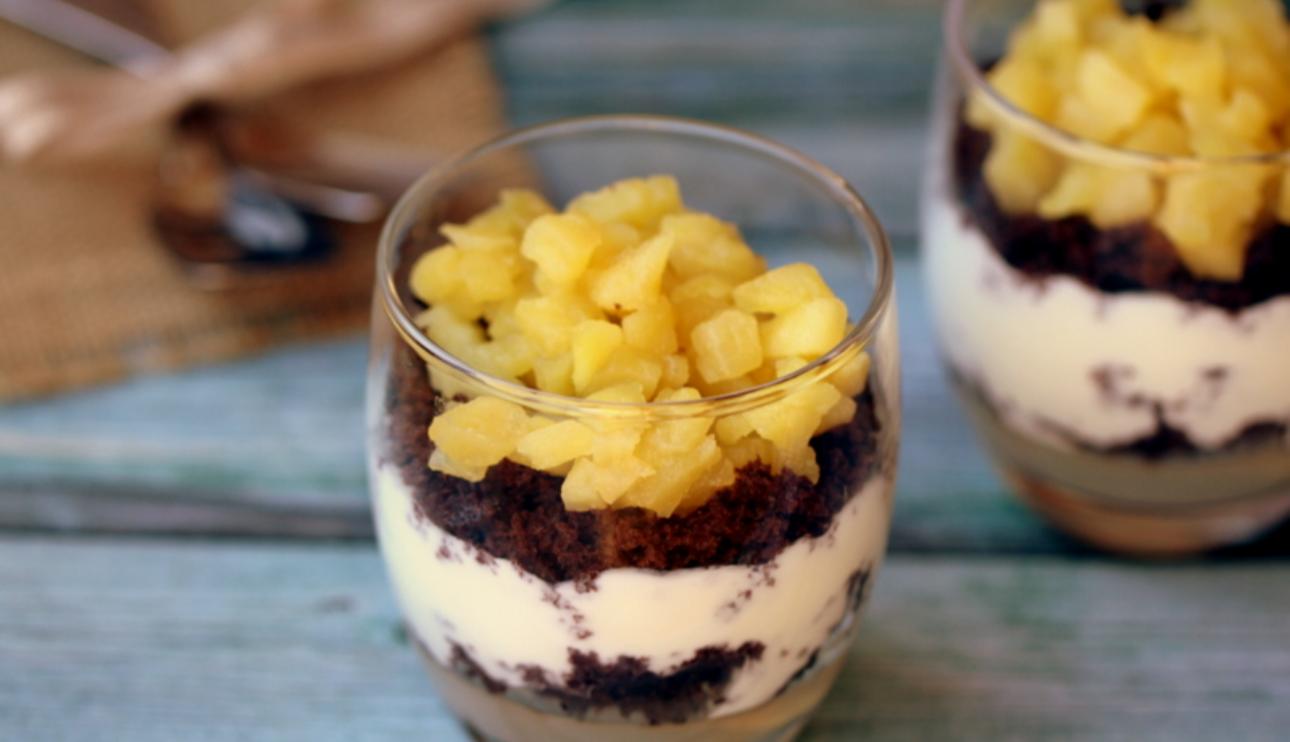 Trifle de manzana, crema y ron