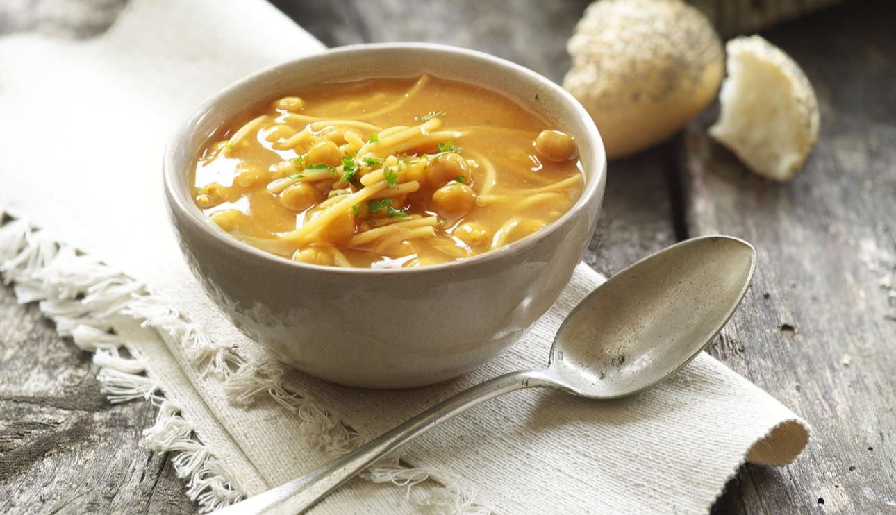 Potaje de garbanzos con fideos
