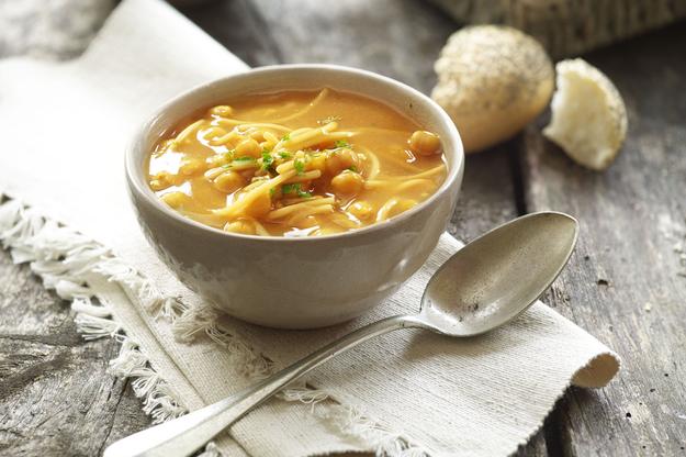 Potaje de garbanzos con fideos
