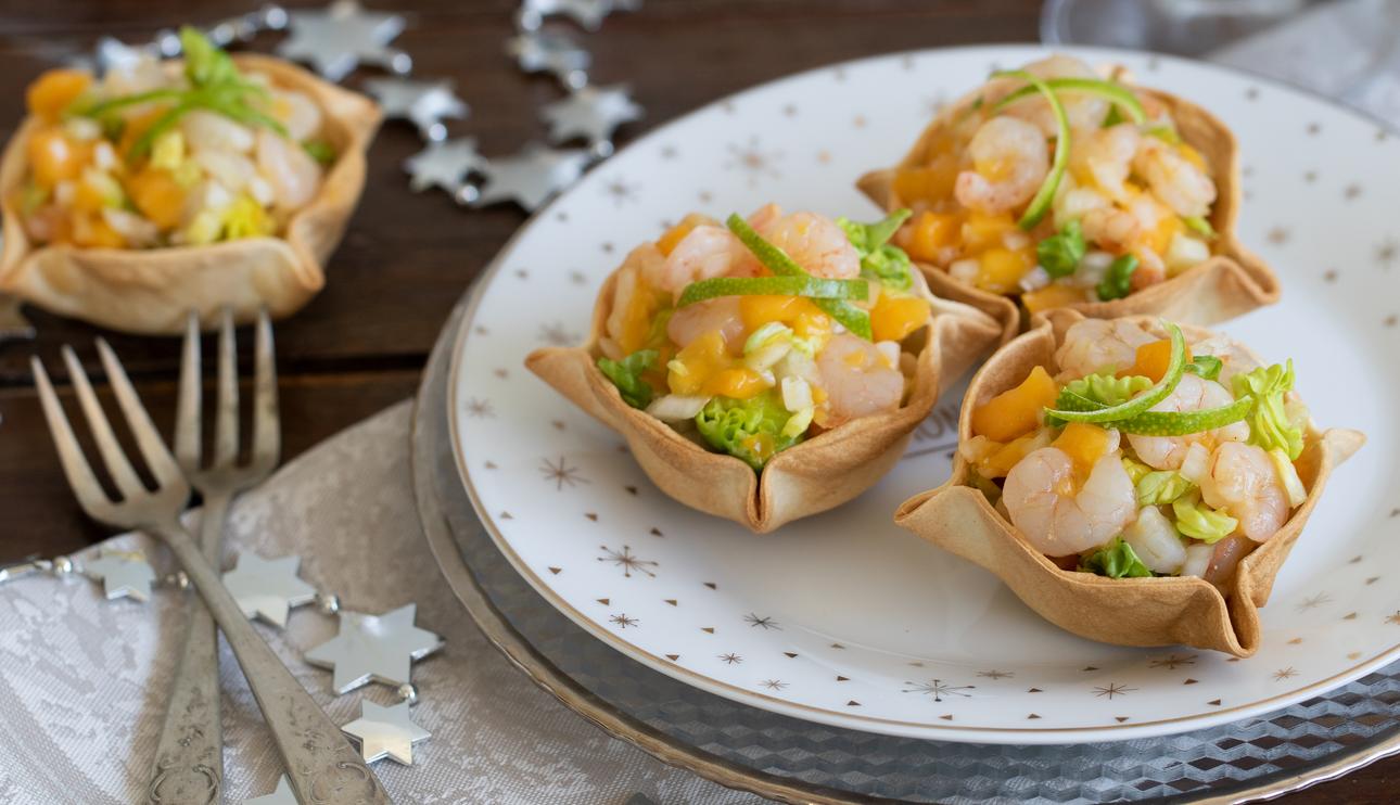 Tartaletas saladas con gambitas, mango y lima