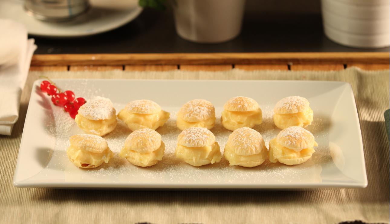 Buñuelos de hojaldre con crema