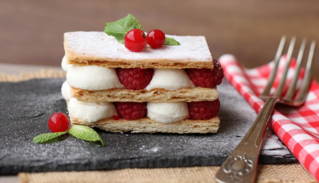Mil hojas de crema de mascarpone y frambuesas