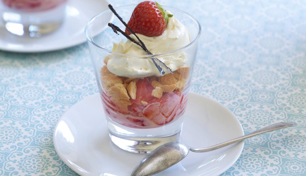 Fresones a la crema de vainilla con helado
