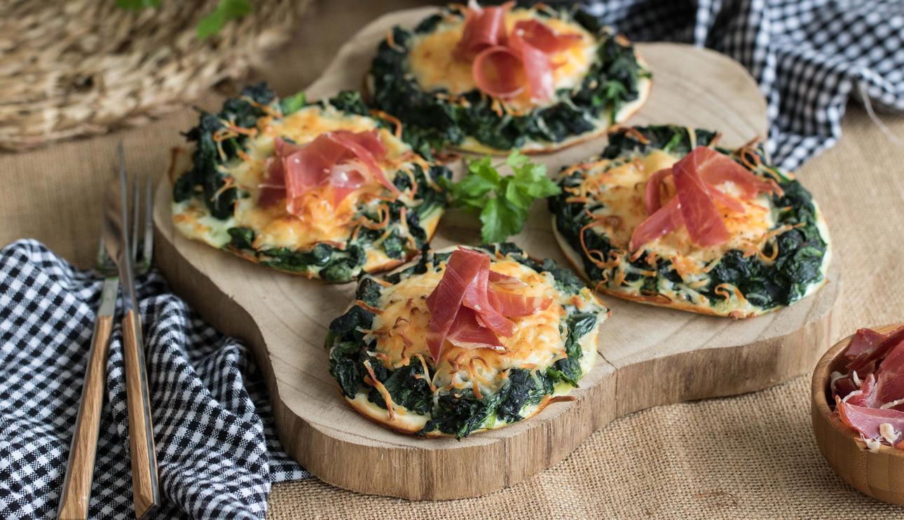 Minipizza florentina con huevo