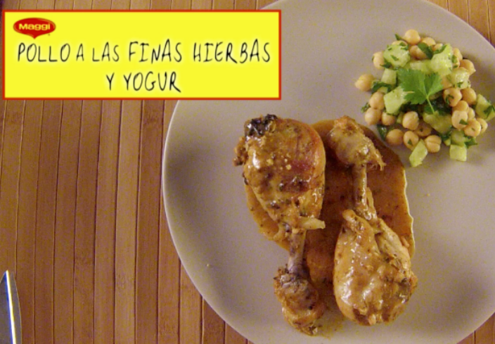 Pollo a las finas hierbas y yogur con ensalada de garbanzos