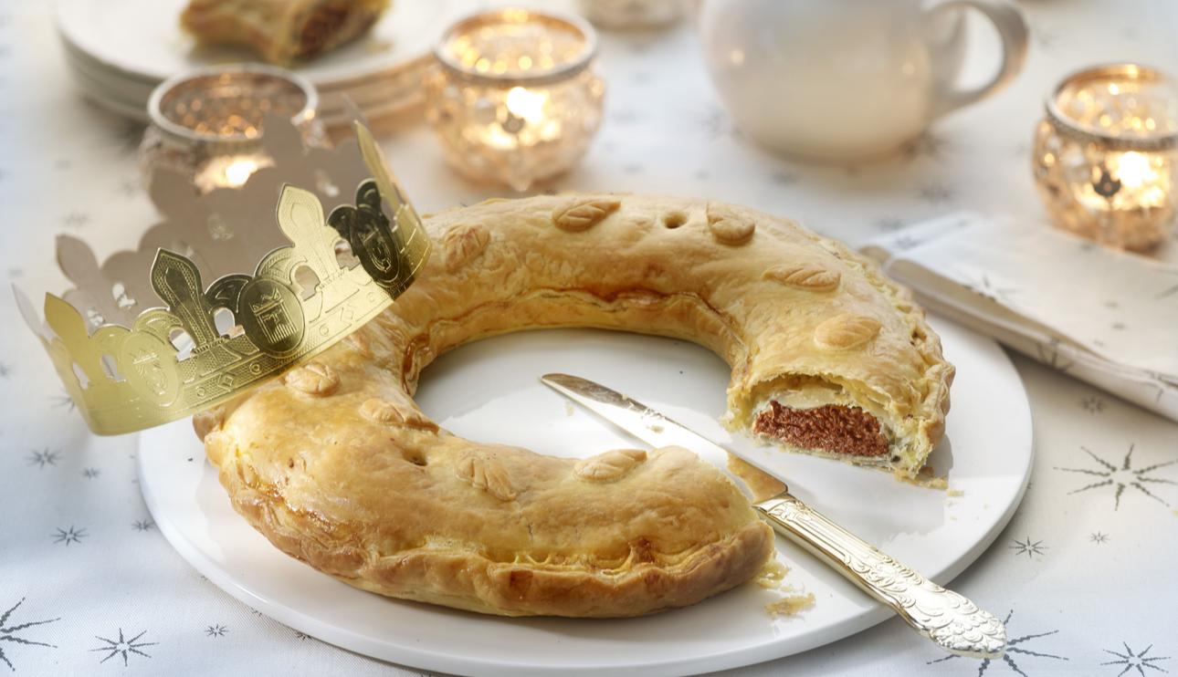 Corona de reyes con hojaldre y chocolate