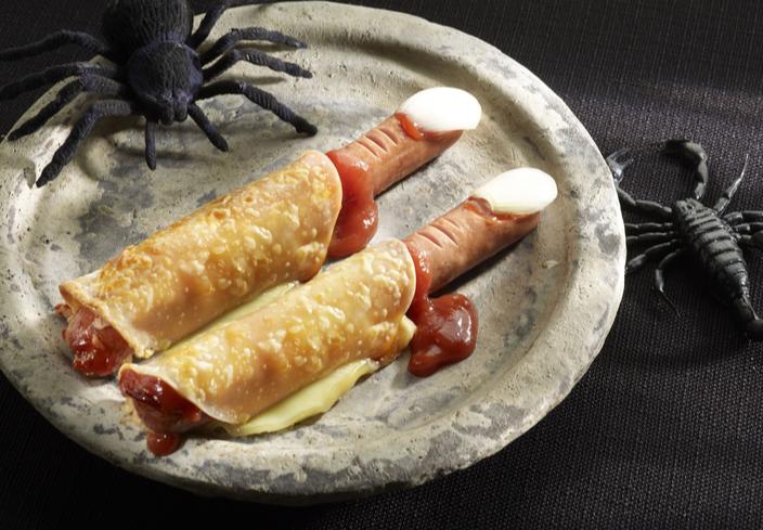 Rollitos de salchichas y queso (dedos de halloween)