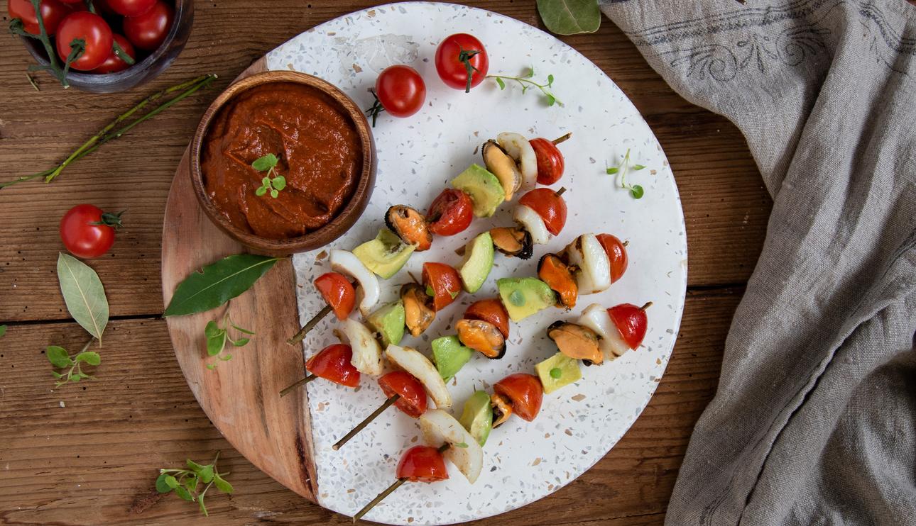 Brochetas de sepia con salsa barbacoa