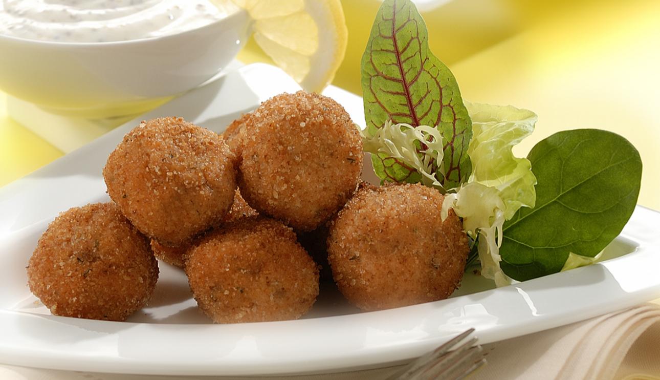 Croquetas de salmón con salsa de mostaza