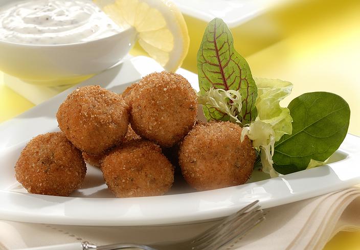 Croquetas de salmón con salsa de mostaza