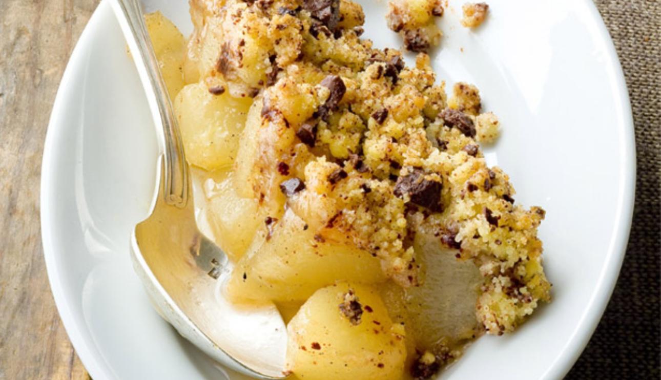 Crumble de peras y pepitas de chocolate