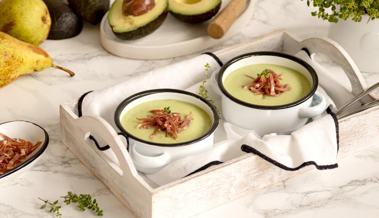 Crema fría de aguacate y peras con jamón