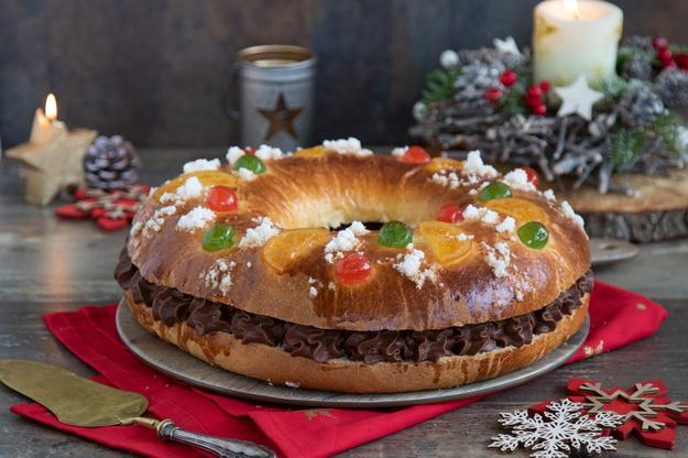 Roscón de reyes con chocolate negro