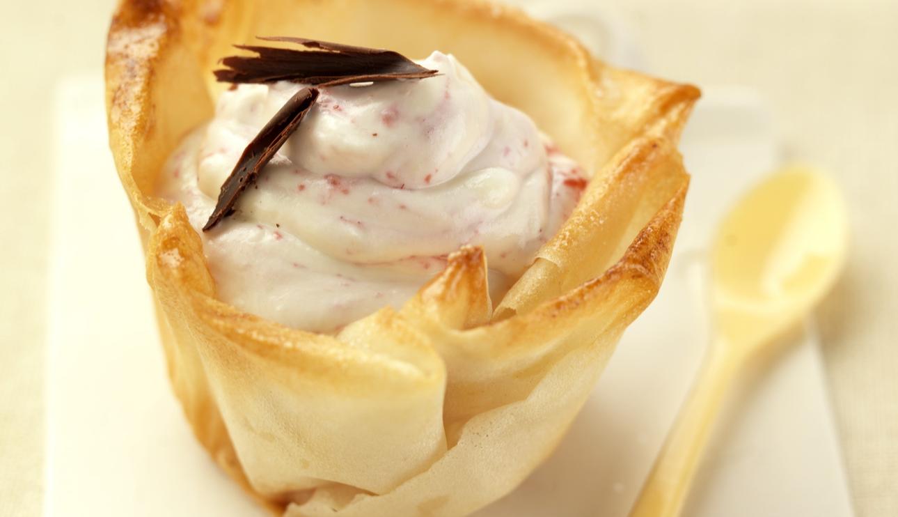 Bricks con mousse de chocolate blanco y frutos rojos