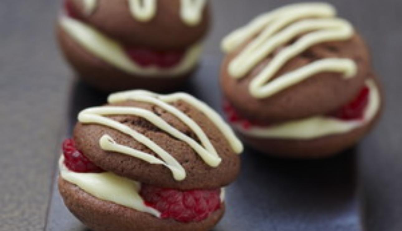 'whoppie' de chocolate con frambuesas