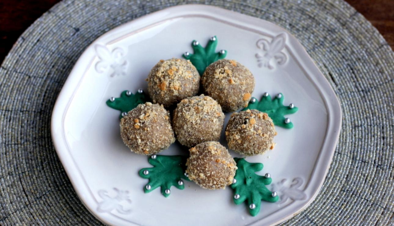 Trufitas de galleta. con hojas de acebo
