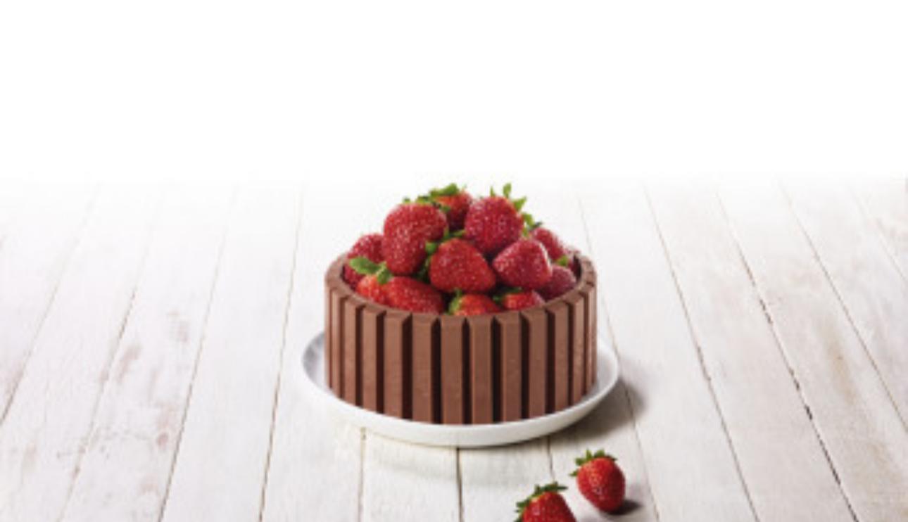 Kit kat cake con fresones