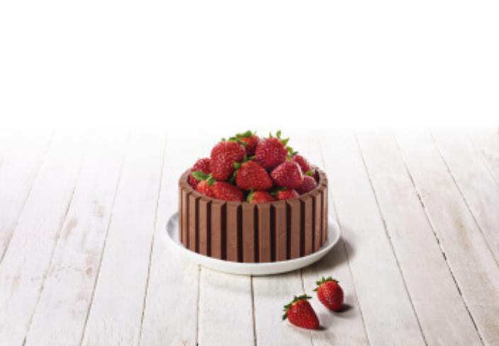 Kit kat cake con fresones