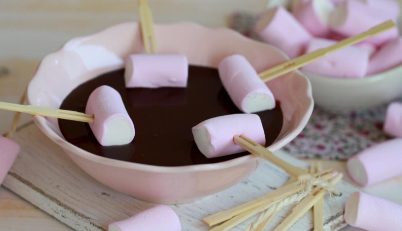 Fondue de chocolate con leche y nubes