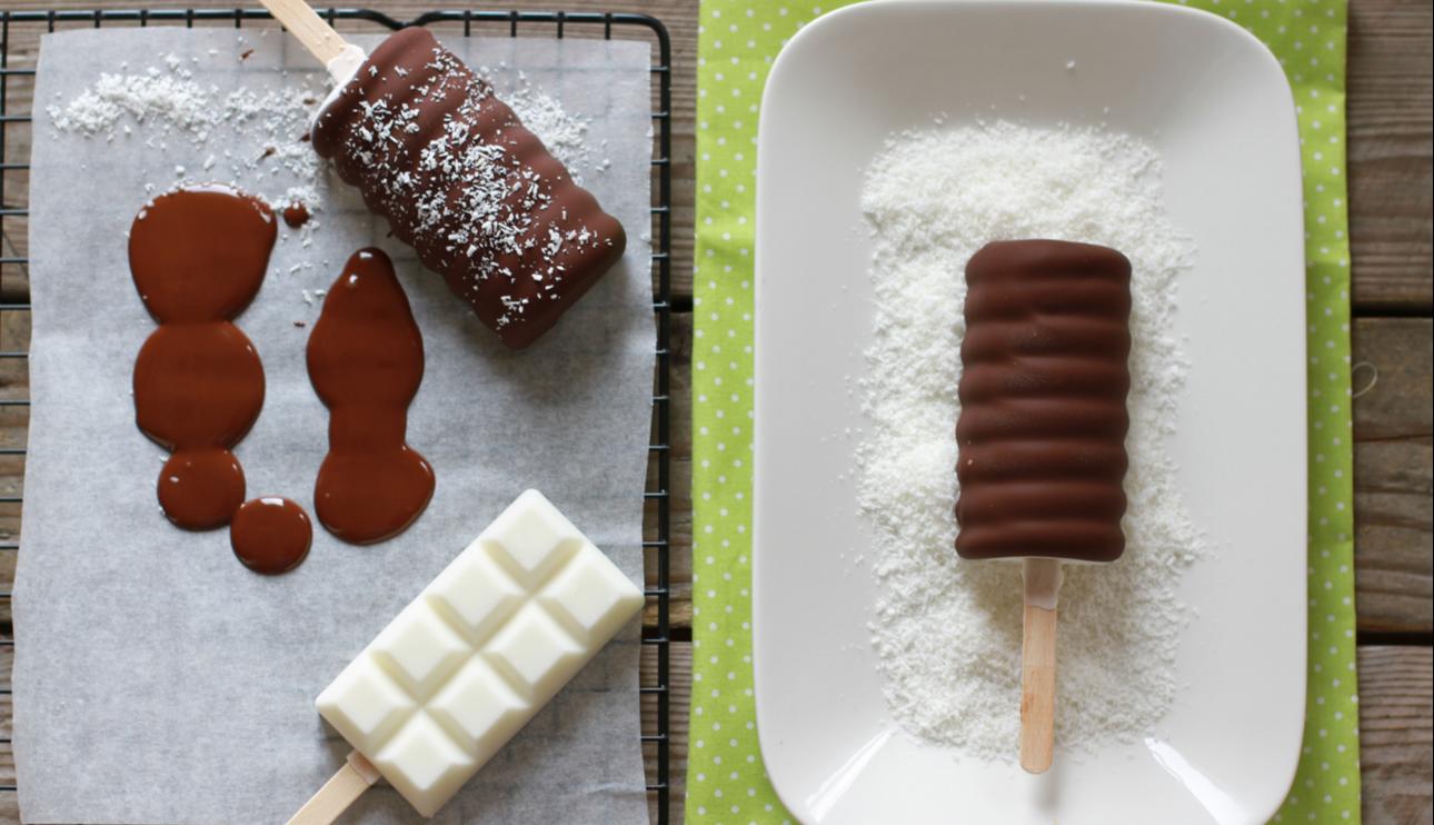 Polos de coco y chocolate