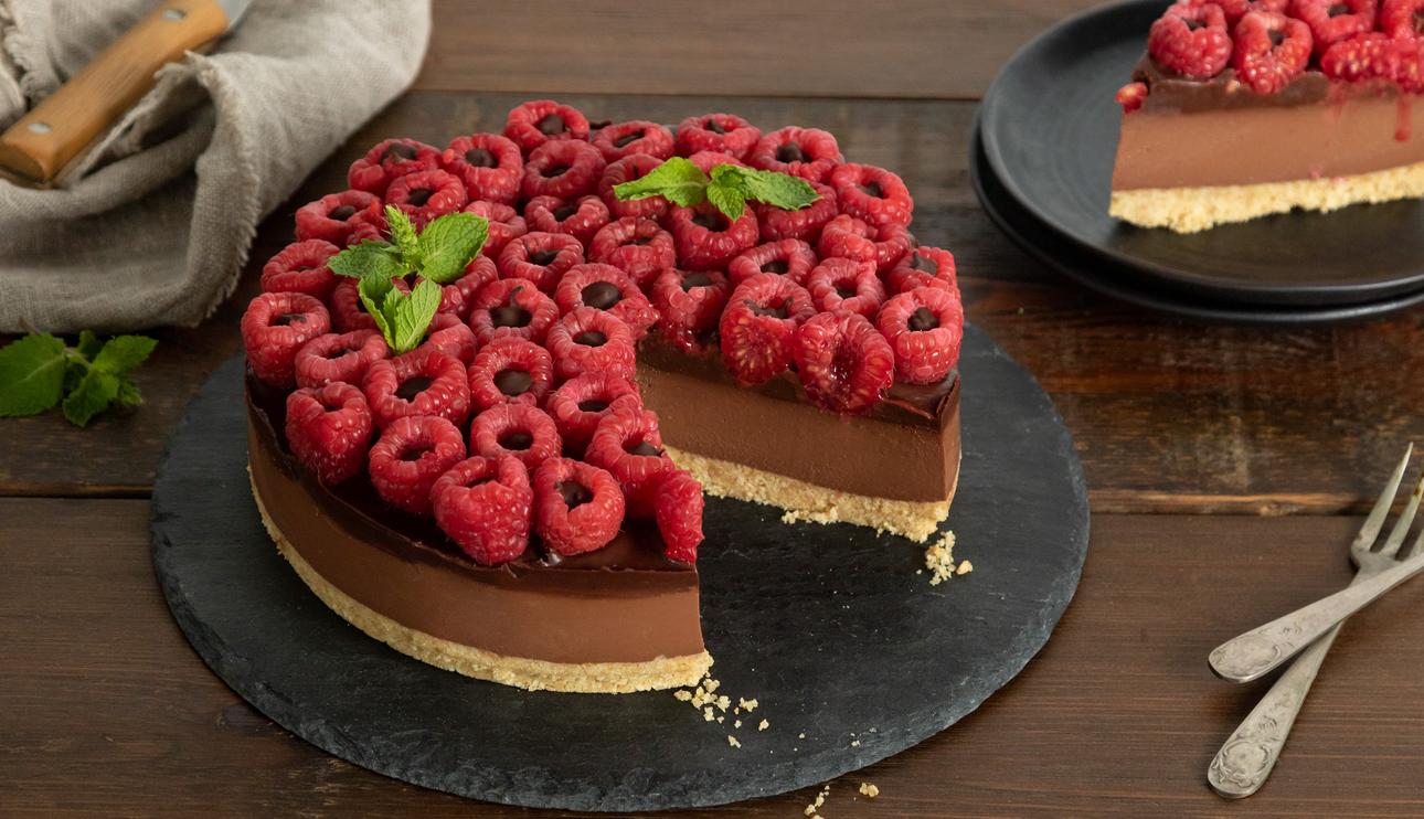 Cheesecake de chocolate negro con frambuesas