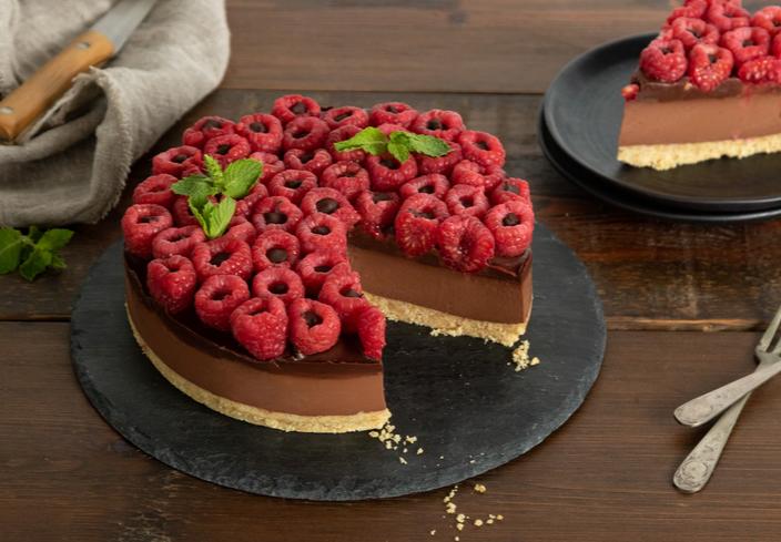 Cheesecake de chocolate negro con frambuesas