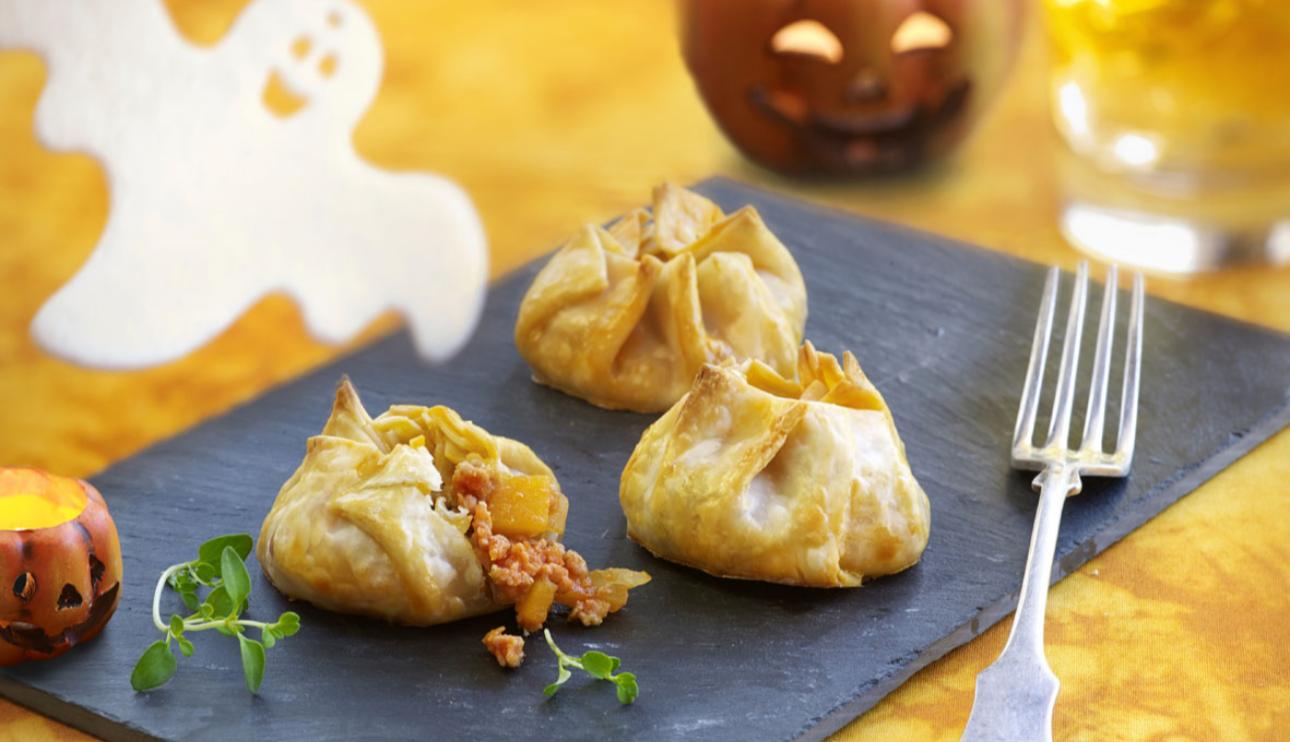 Saquitos rellenos de calabaza y carne picada con masa de empanadillas
