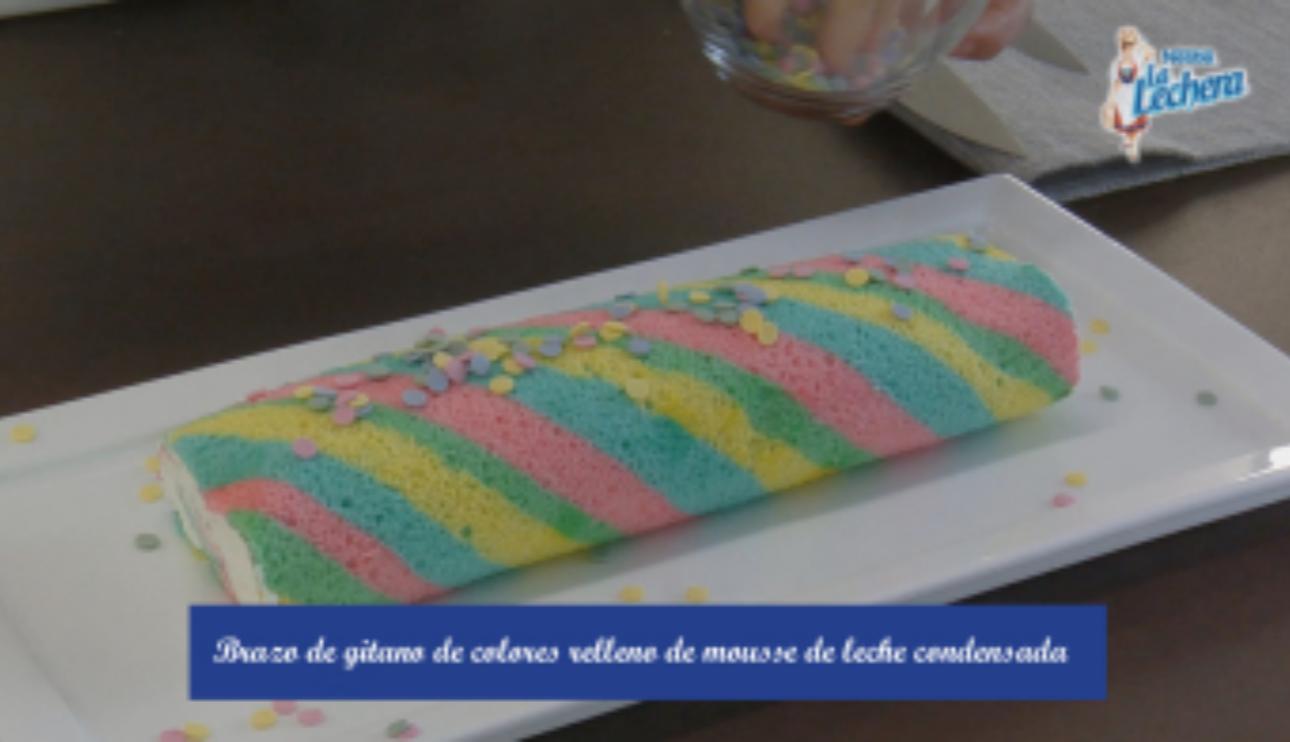 Brazo de gitano de colores relleno de mousse de leche condensada