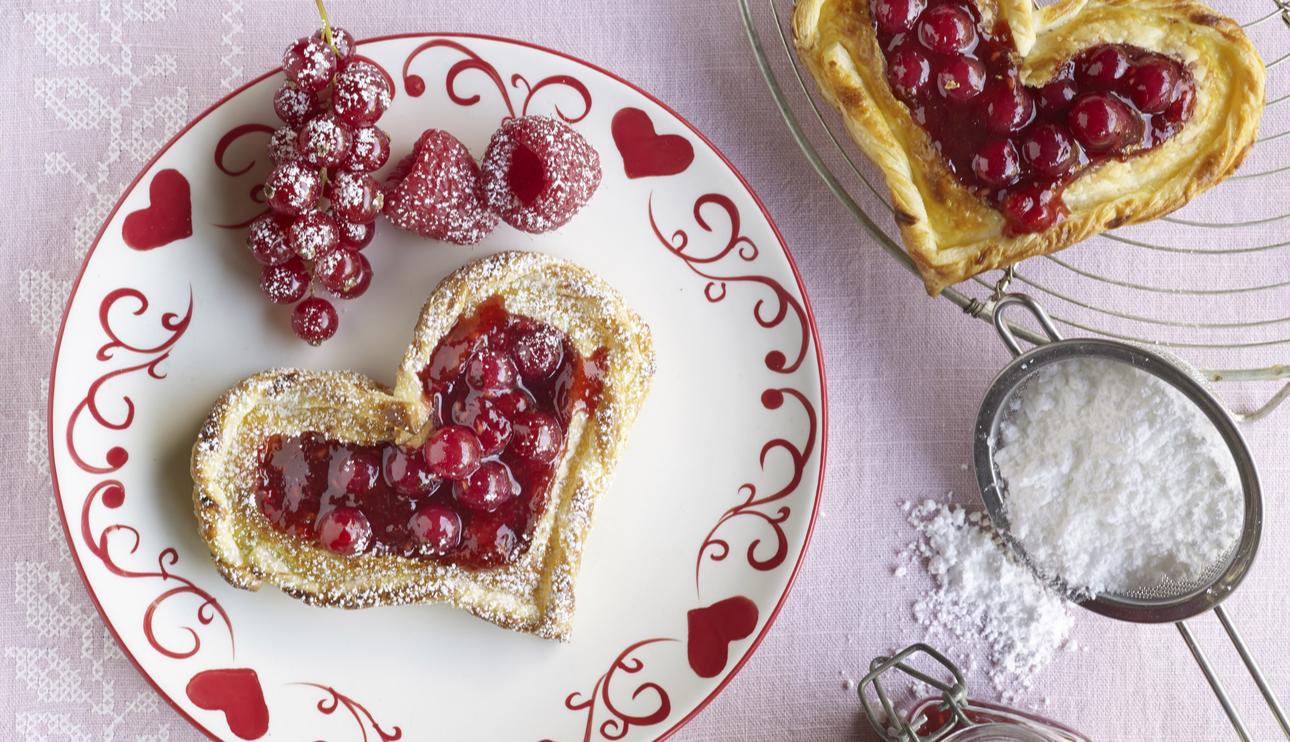 Corazones de hojaldre y frutos rojos