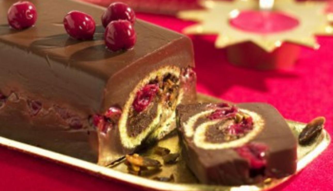 Terrina de chocolate con almendras caramelizadas y cerezas