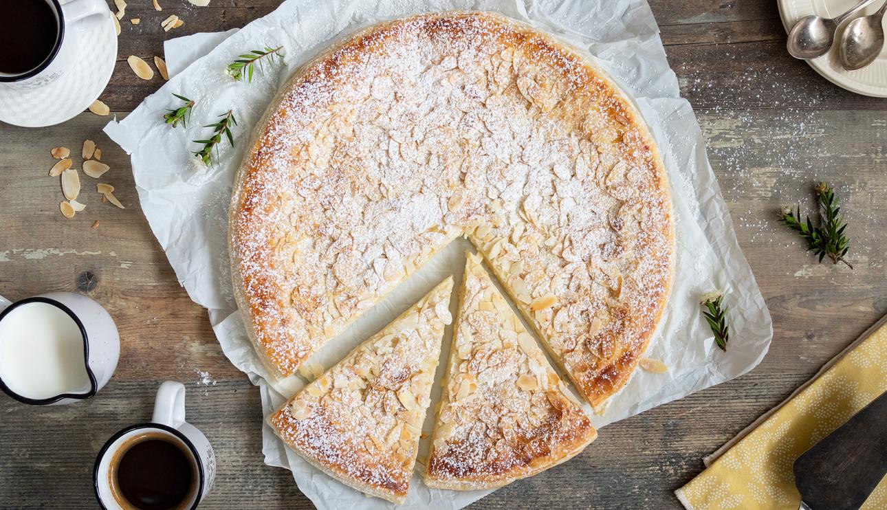 Hojaldre de crema y almendras o Pantxineta