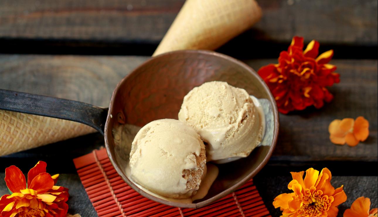 Helado de café y leche condensada