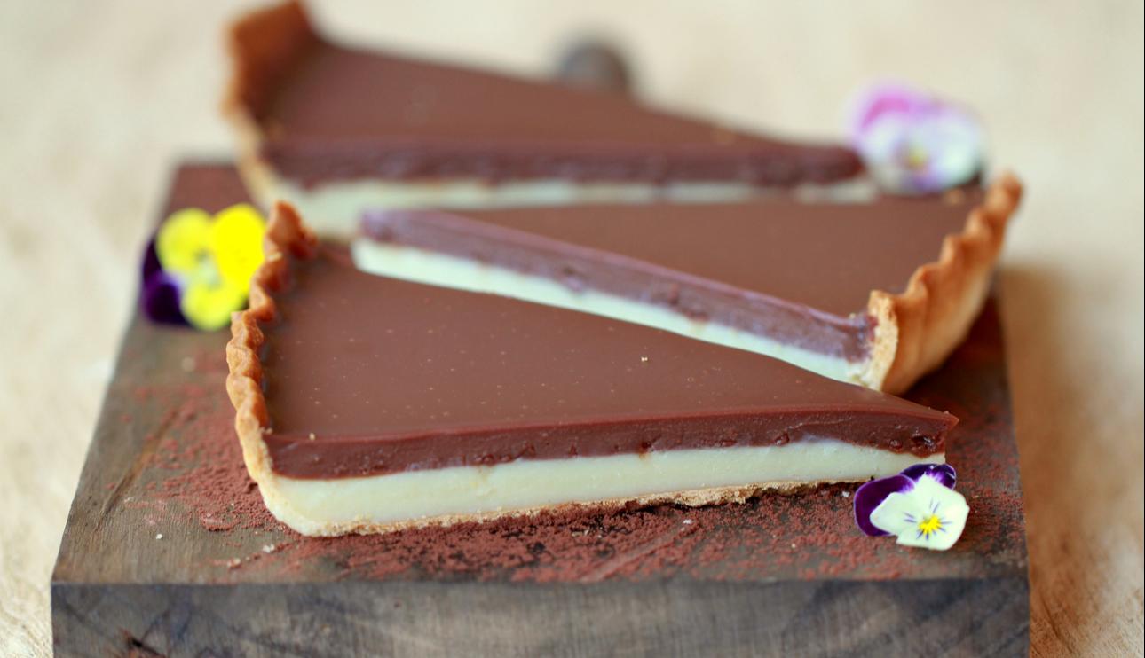 Tarta de chocolate blanco y chocolate con leche