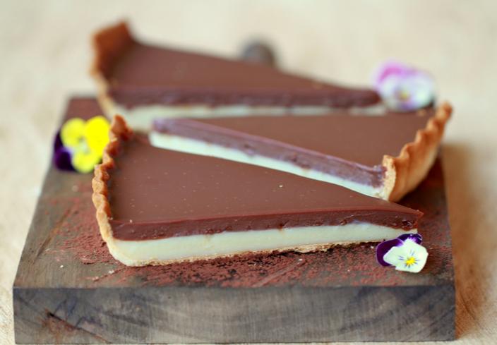 Tarta de chocolate blanco y chocolate con leche