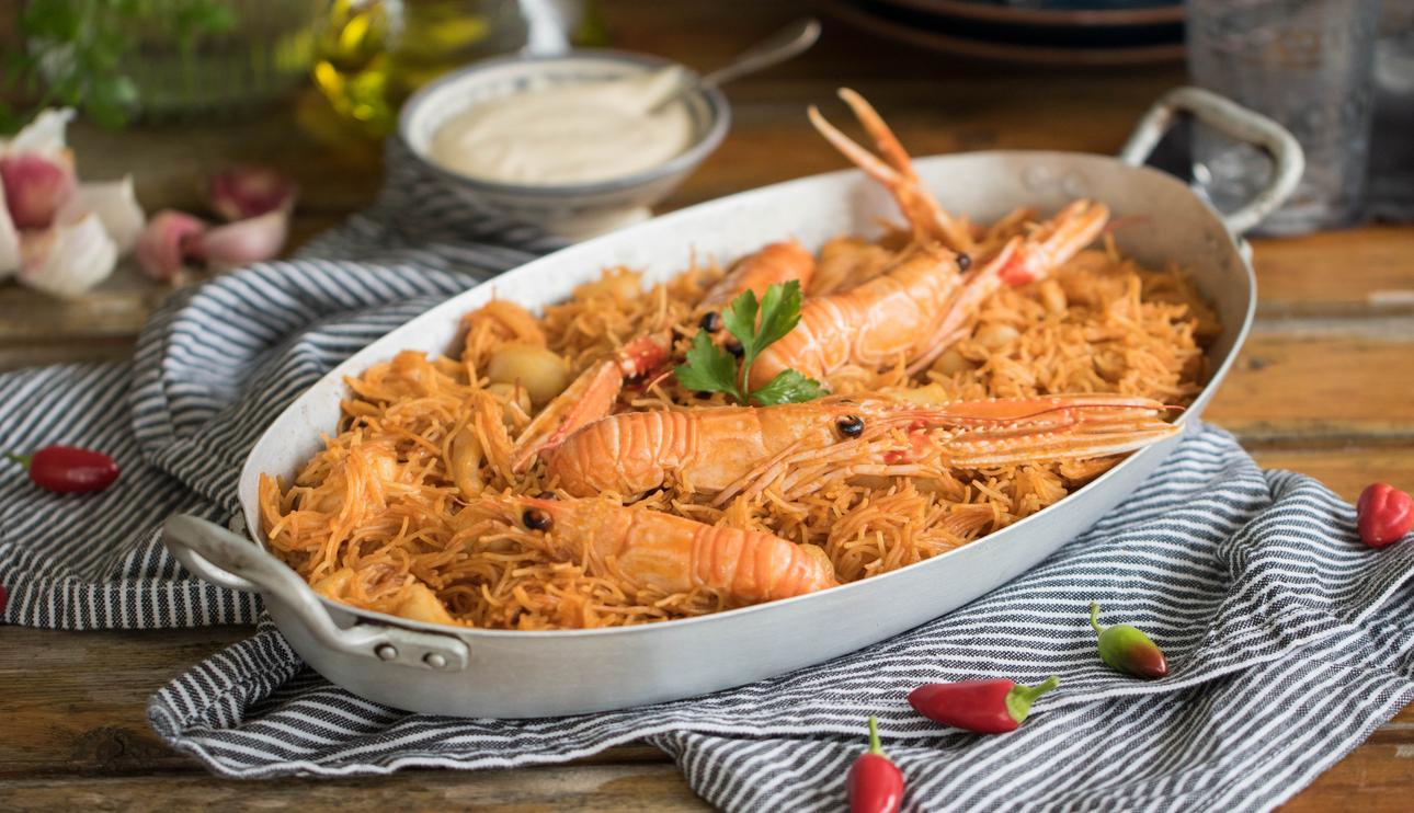 Fideos con sepia y cigalas