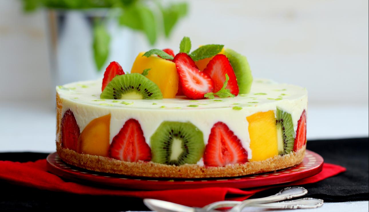 Tarta fría de chocolate blanco con frutas