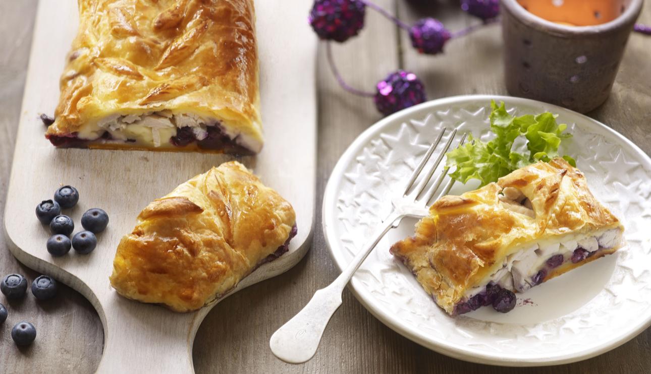 Wellington con pavo, brie y arándanos