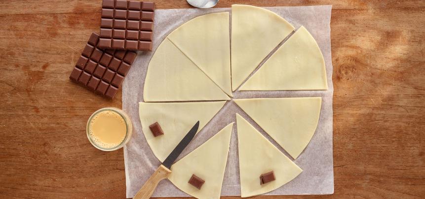 Croissants con chocolate con leche