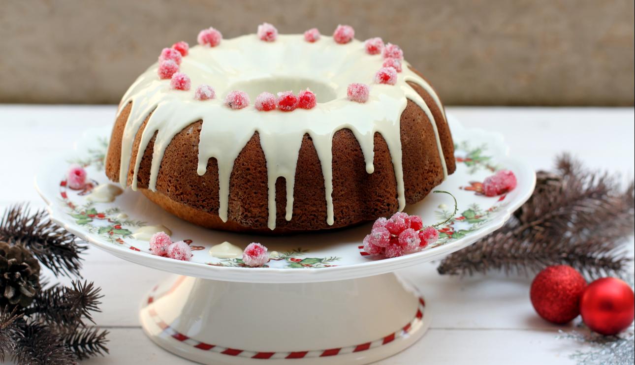 Bundt cake de chocolate blanco con cobertura