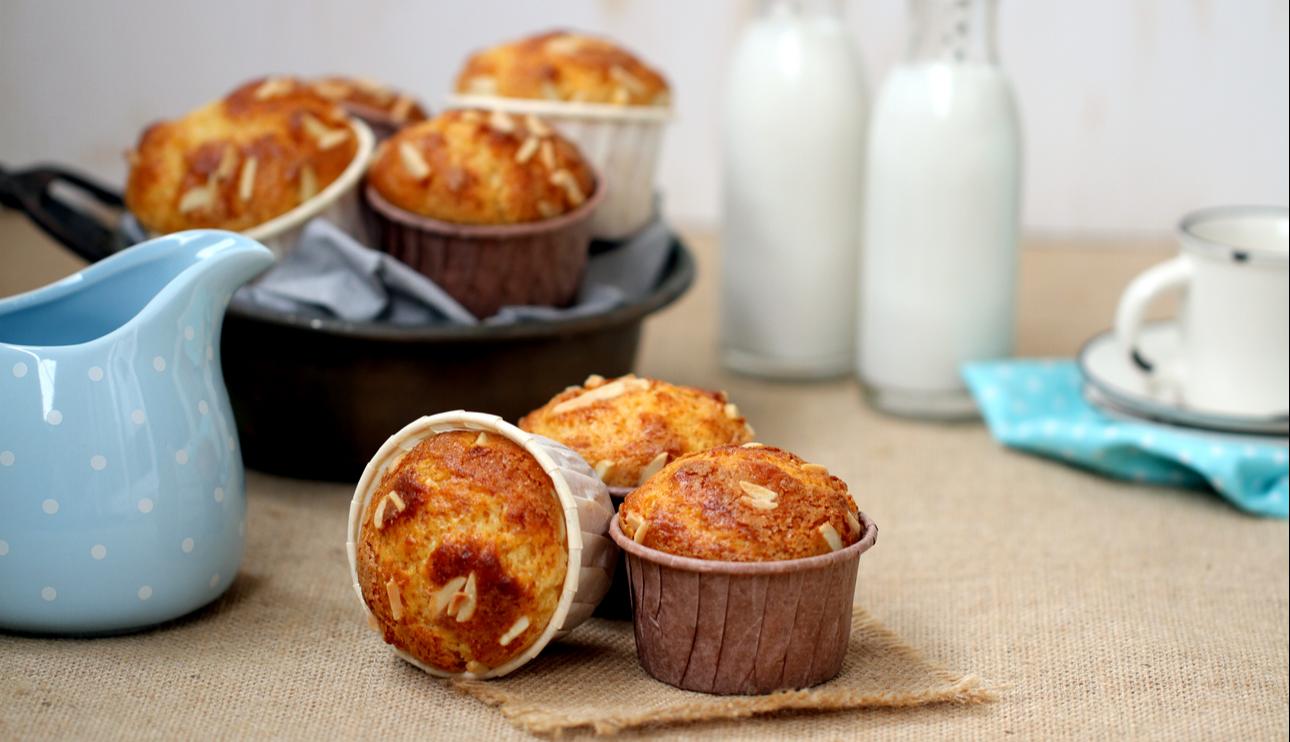 Magdalenas de leche condensada y almendras
