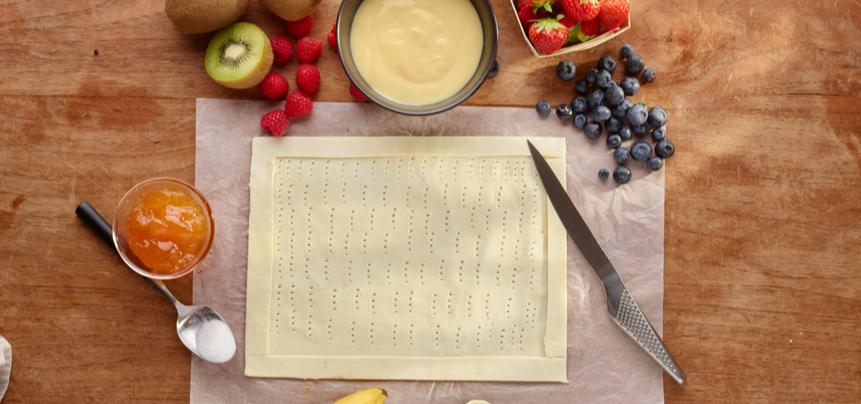Tarta de hojaldre con frutas y natillas