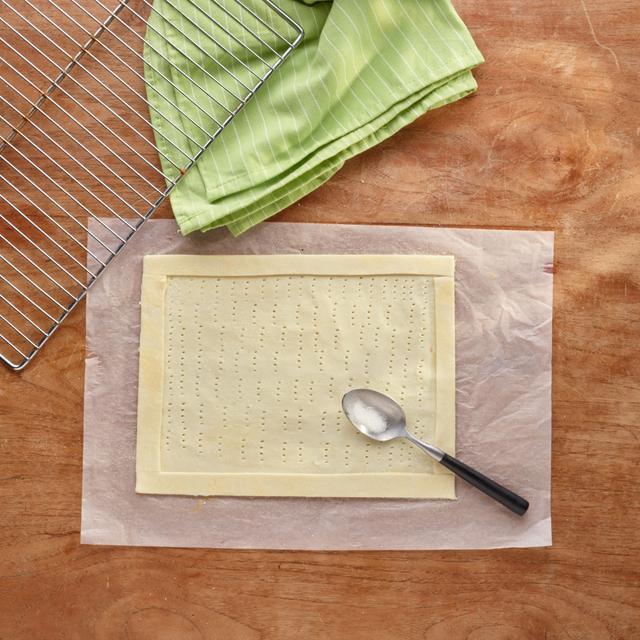 Tarta de hojaldre con frutas y natillas