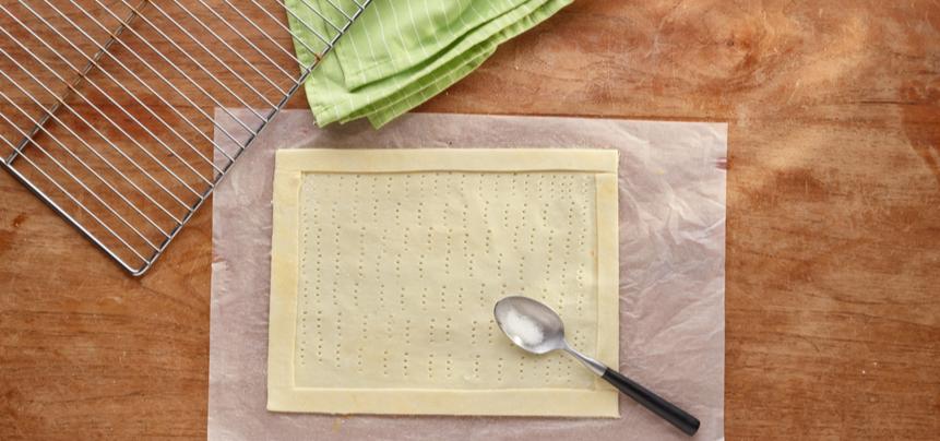 Tarta de hojaldre con frutas y natillas