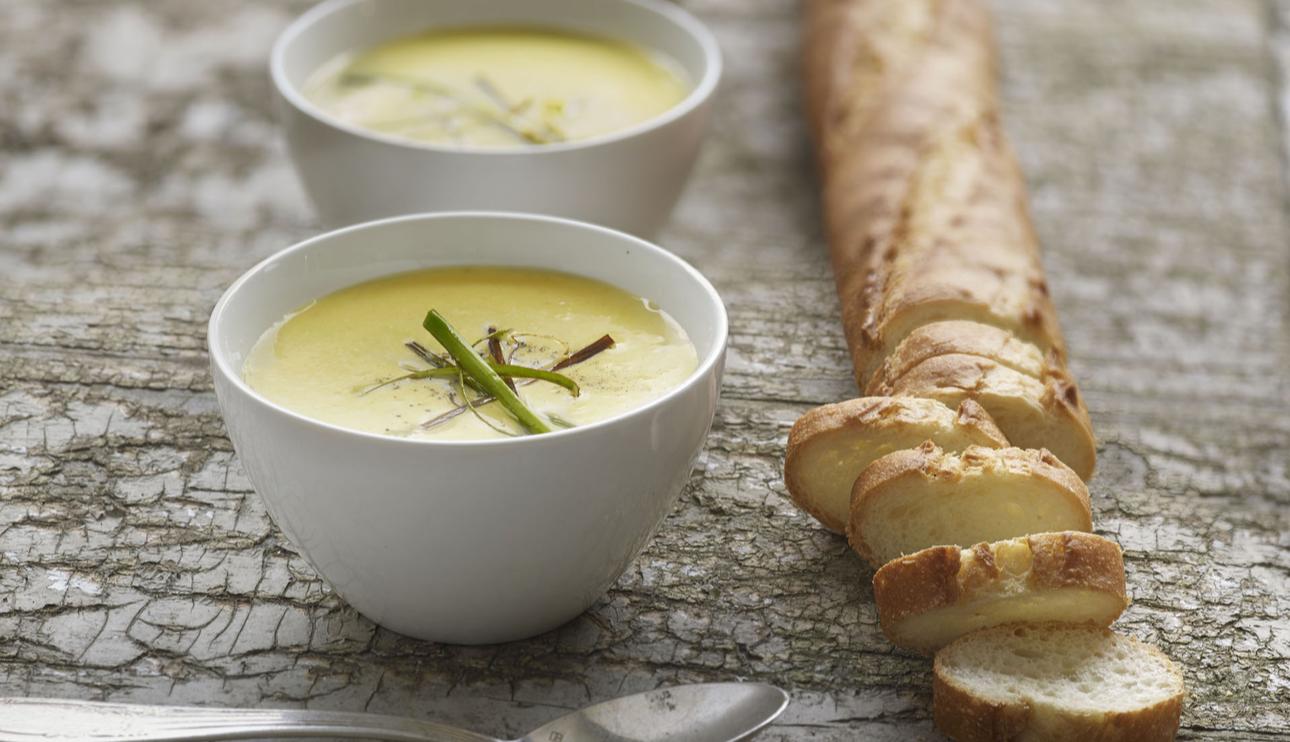 Crema de puerros y pimientos amarillos asados