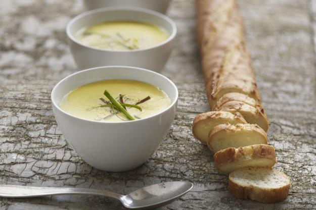 Crema de puerros y pimientos amarillos asados